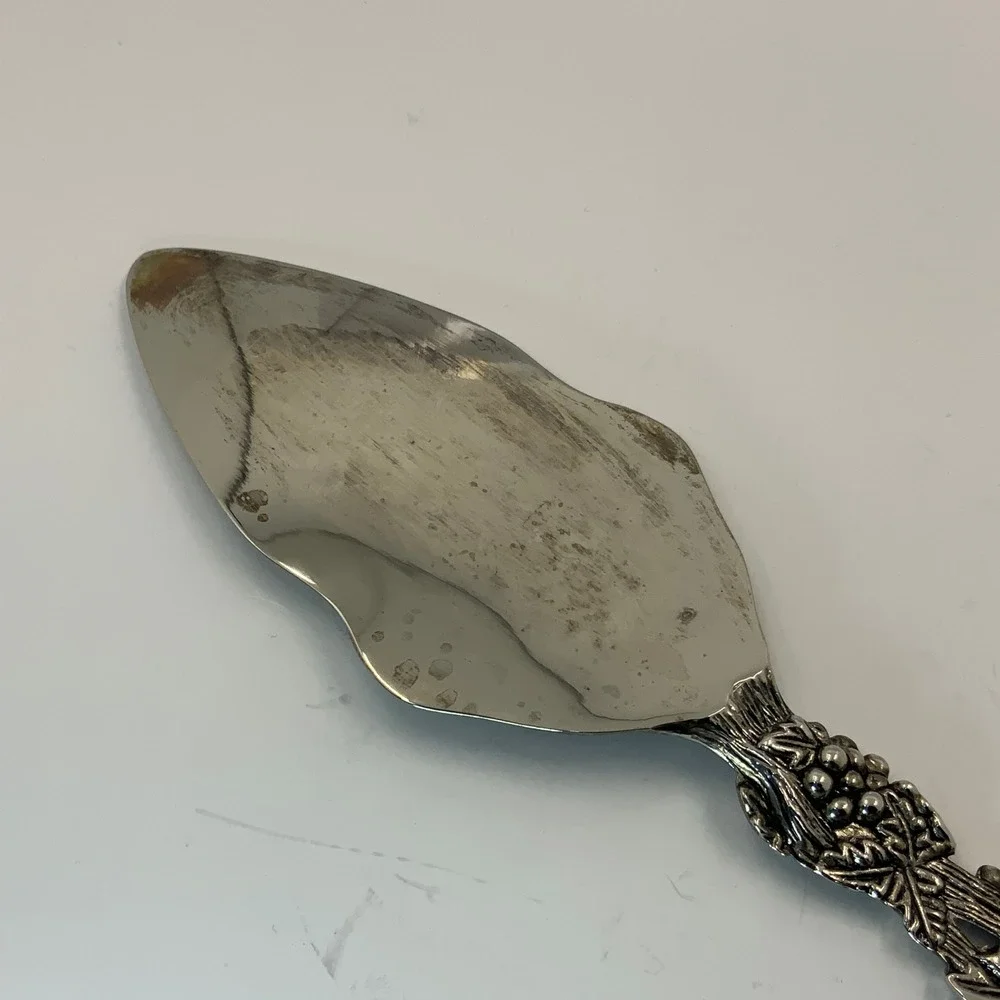 Vintage Silver Plate Grape Vine Ornate Cake Pie Server Dessert Slicer